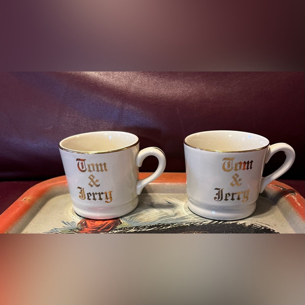 Elegant White and Gold Mugs